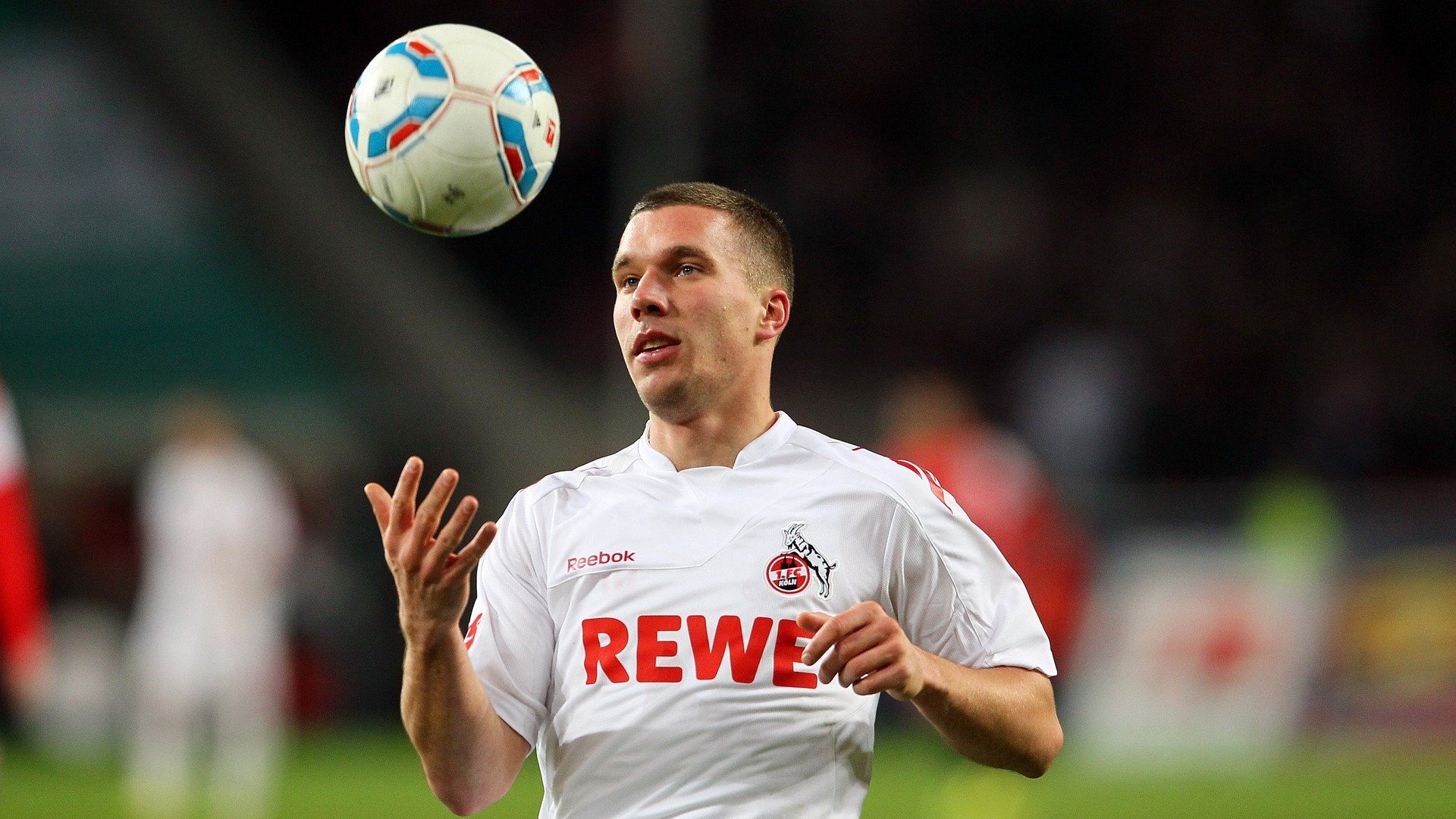 _夜光跑步：用光影点亮城市夜空_，夜光跑道有毒吗