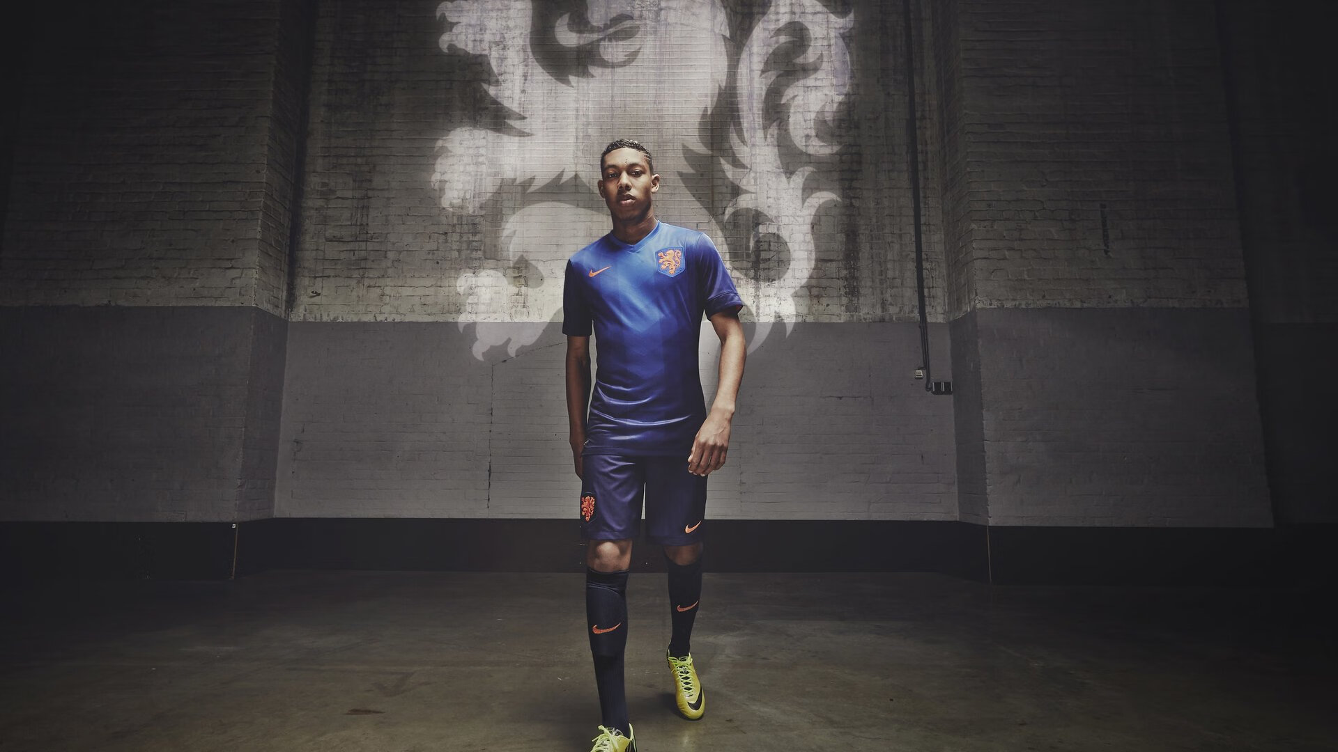 _极致越野长跑：穿越沙漠与荒原_，越野车穿越沙漠的句子