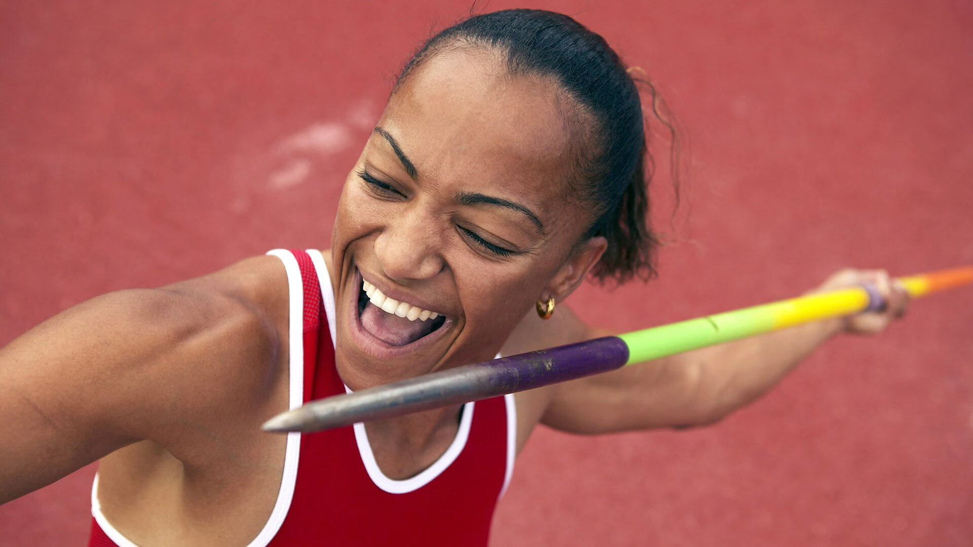 “泥浆飞扬:雨后泥地的疯狂追逐”,泥浆视频