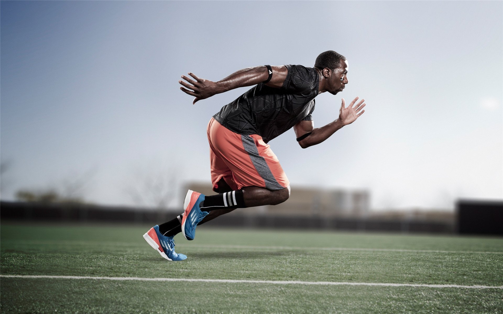 《电竞产业链中的“隐形冠军”：品牌与内容生产者》，电竞行业产品分析